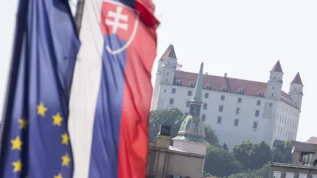 Na snímke vlajky Európskej únie, Slovenskej republiky a v pozadí Bratislavský hrad 15. júna 2019 v Bratislave.