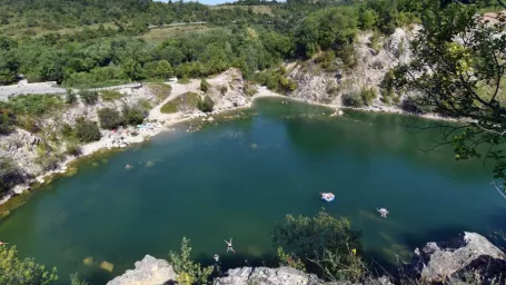 Na snímke pohľad na bývalý zaplavený kameňolom pri obci Beňatina v okrese Sobrance