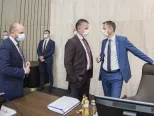 Na snímke sprava podpredseda vlády SR a minister financií SR Eduard Heger, minister vnútra SR Roman Mikulec a minister obrany Jaroslav Naď (všetci OĽaNO).