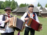 Na snímke zľava Jozef Glombík a Ján Tabaček  počas podujatia Turčianska harmonika v Múzeu slovenskej dediny v Martine dňa 14. júla 2019.