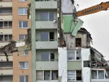 Na snímke tretí deň demolácie 12-podlažnej bytovky na Mukačevskej ulici v Prešove 18. decembra 2019.