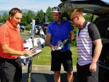 Na archívnej snímke bývalí slovenskí hokejisti Peter Bondra (vľavo), Richard Linter a Marián Hossa.