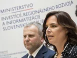 Podpredsedníčka vlády a ministerka investícií, regionálneho rozvoja a informatizácie SR Veronika Remišová (vľavo) a štátny tajomník rezortu Vladimír Ledecký