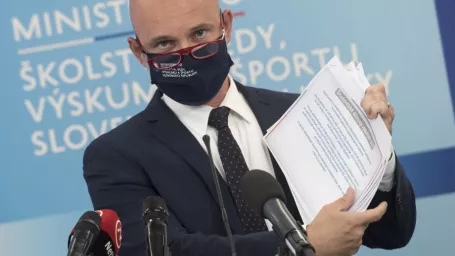 Na snímke minister školstva, vedy, výskumu a športu SR Branislav Gröhling