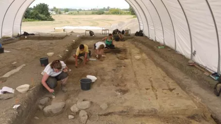 Fidvár pri Vrábľoch má rozlohu viac ako 20 hektárov. Ide teda o väčšie nálezisko ako Mykény.