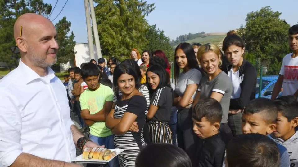 Letnú školu, ktorú organizuje Základná škola v obci Bystrany v okrese Spišská Nová Ves, navštívil 21. augusta 2020 minister školstva, vedy, výskumu a športu SR Branislav Gröhling.