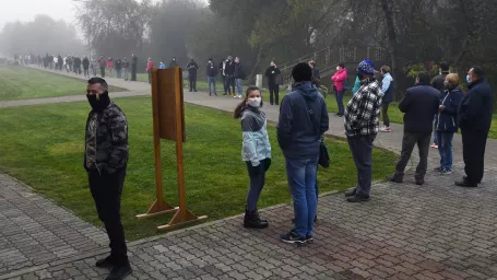 Na Orave a v Bardejove začalo pilotné celoplošné testovania na ochorenie COVID-19, ktoré potrvá do nedele 25.10.