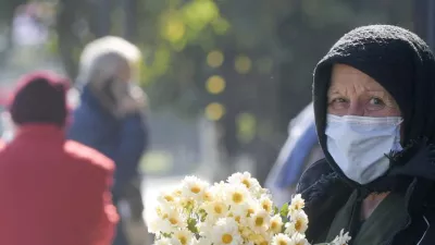 Látkové rúška podľa tejto štúdie dokázali spomaliť a odkloniť smer vydychovaných látok.