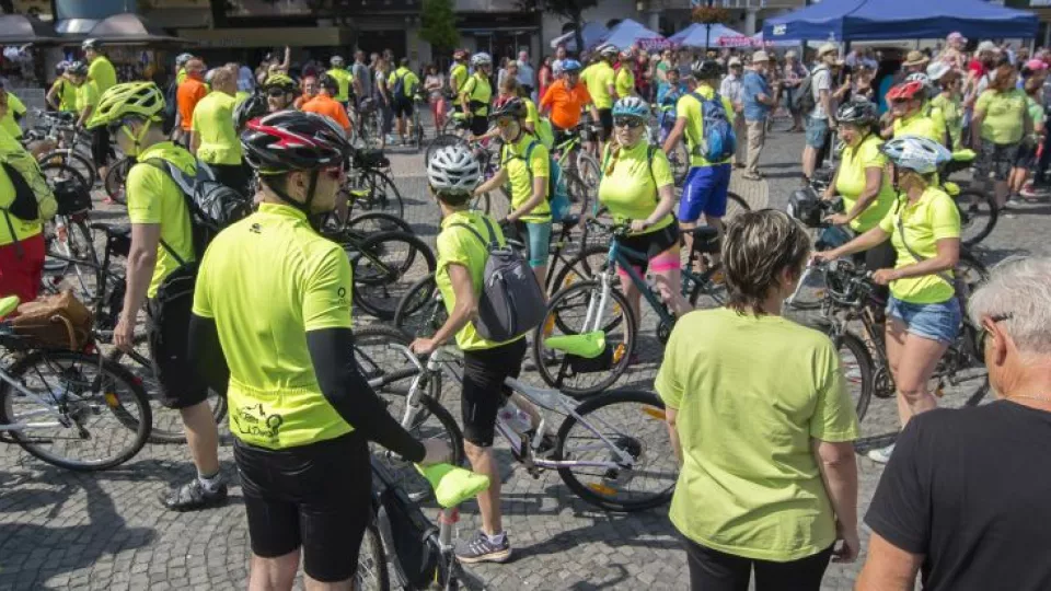 Na snímke účastníci v cieli 4. ročníka osvetového cyklistického podujatia 