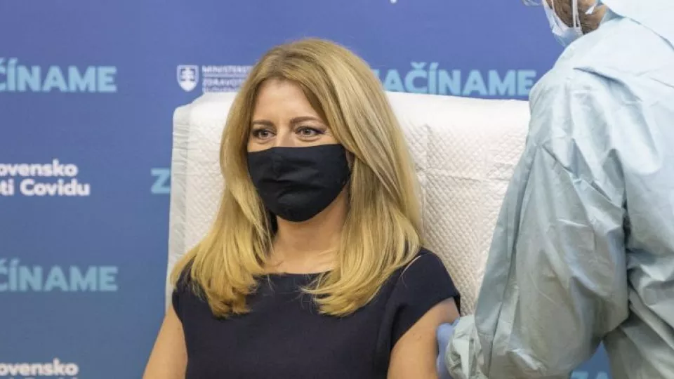 Na snímke prezidentka SR Zuzana Čaputová počas očkovania proti ochoreniu COVID-19