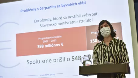 Na snímke vicepremiérka a ministerka investícií, regionálneho rozvoja a informatizácie SR Veronika Remišová počas tlačovej konferencie k výraznému zlepšeniu čerpania eurofondov a k novele zákona o Európskych štrulturálnych a investičných fondoch.