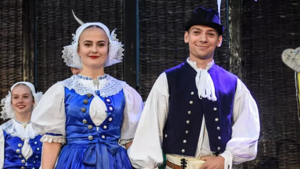 Na archívnej snímke tanečníci z folklórneho súboru Kopaničiar