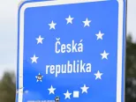 Na snímke dopravná značka označujúca Českú republiku medzi mestami Holíč a Hodonín