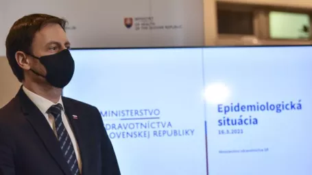 Na snímke poverený minister zdravotníctva SR a minister financií SR Eduard Heger