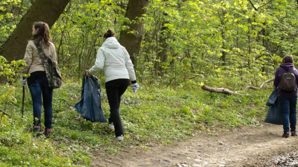 Jarné čistenie Zobora v roku 2011.