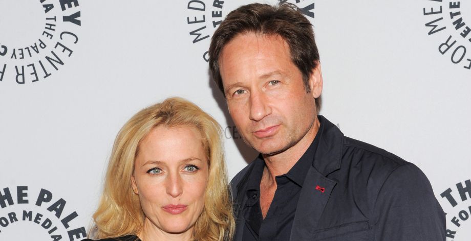 Gillian Anderson ako agentka Scullyová a David Duchovny ako agent Mulder