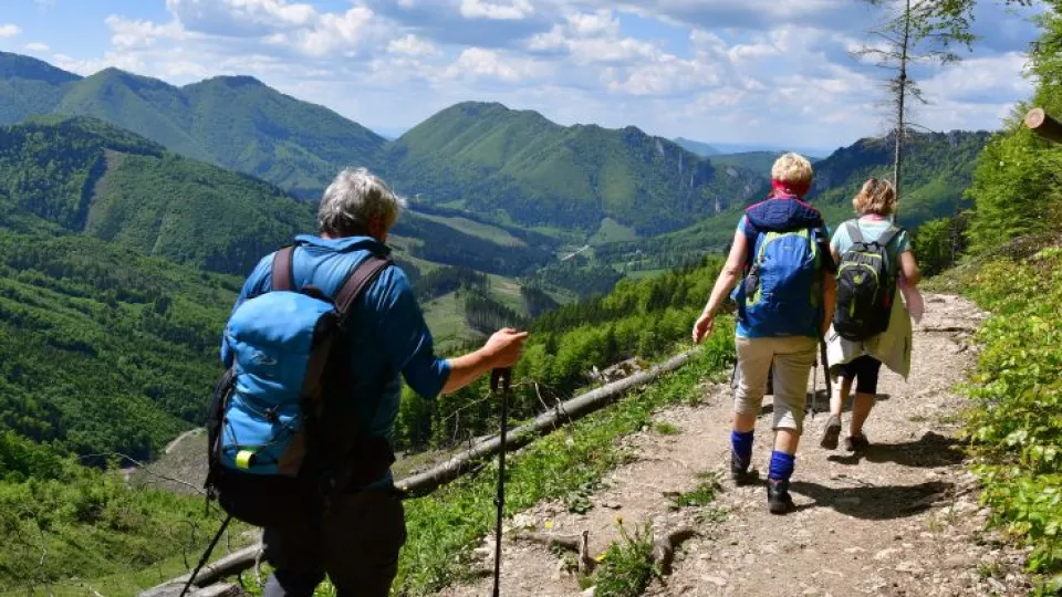 Na snímke turisti počas túry v Malej Fatre 19. júna 2021.