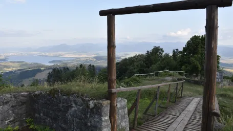 Liptovský  hrad je ruina hradu na Liptove. Nachádza sa v okrese Liptovský  Mikuláš v katastrálnom území Sestrč, ktoré je súčasťou obce Liptovská  Sielnica. Bol jedným z najvyššie položených hradov v strednej Európe.