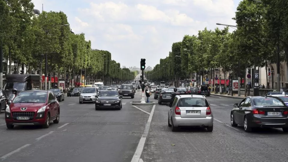 Paríž obmedzuje automobilovú dopravu