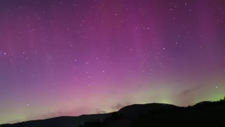 Polárna žiara Aurora Borealis nad Slovenskom.