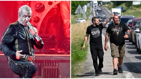 Vľavo Till Lindemann, vpravo fanúšikovia kapely Rammstein.