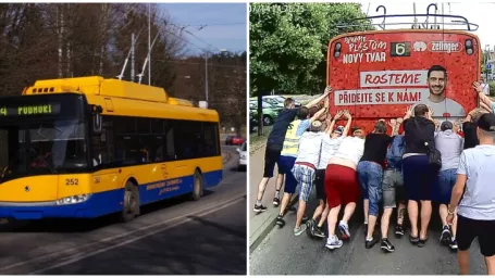 Ľudia vlastnoručne dopomohli trolejbusu, aby sa pohol.