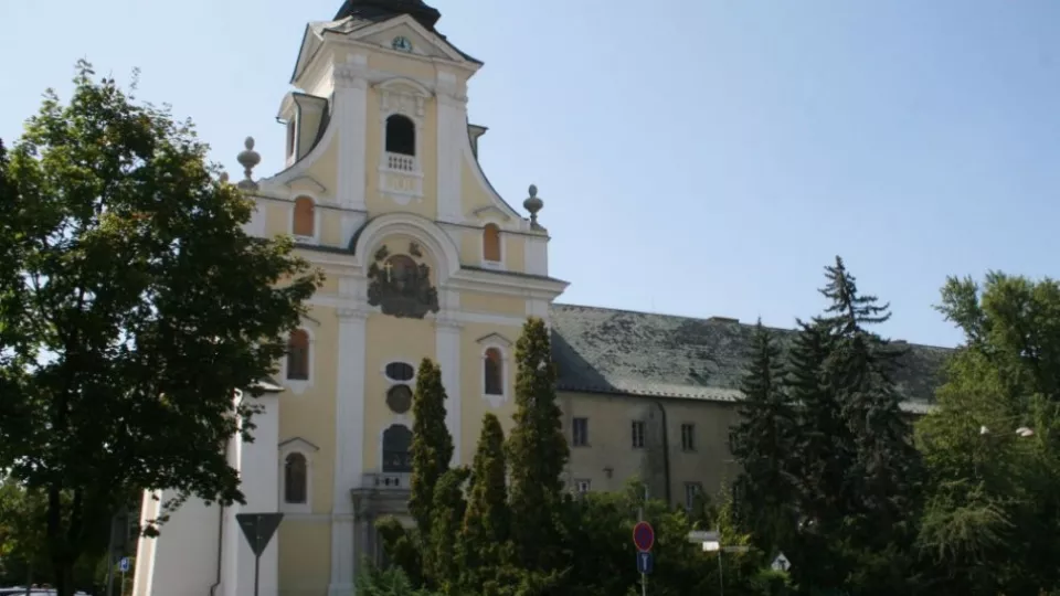 Okresné mesto Prievidza, administratívne, kultúrne a spoločenské centrum hornej Nitry.