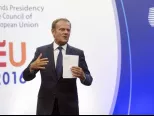 Predseda Európskej rady Donald Tusk reční počas tlačovej konferencie 24. júna 2016 v Bruseli.