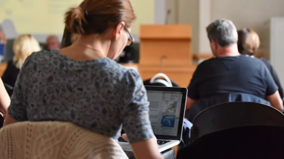 Z konferencie Globálne megatrendy a Slovenská republika, ktorá sa koná v dňoch 19. až 21. septembra v Kongresovom centre Slovenskej akadémie vied na Smolenickom zámku v pondelok 2016. Témou konferencie boli aj témy "Príležitosti a výhody spolupráce UNESCO s vedeckou komunitou členských štátov a "Svetový program vody a program vody UNESCO - aktivity, výzvy a spolupráca".