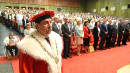 Slávnostné otvorenie akademického roka 2016/2017 na UPJŠ v Aule Lekárskej fakulty UPJŠ v Košiciach 19. septembra 2016. Na snímke v popredí rektor UPJŠ Pavol Sovák.