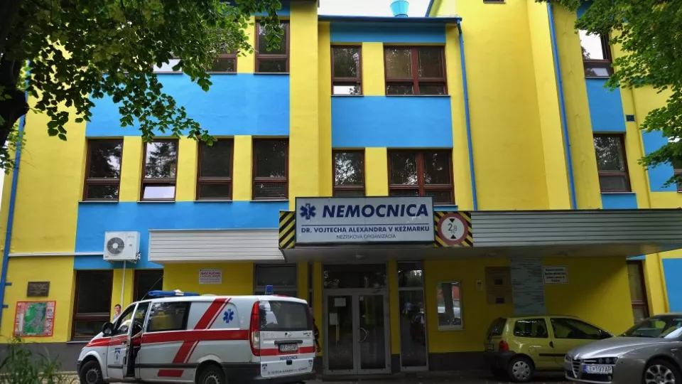 Na snímke vchod do Nemocnice Dr. Vojtecha Alexandra v Kežmarku 4. septembra 2014.