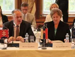 Na snímke prezident SR Andrej Kiska (vľavo) a verejná ochrankyňa práv Slovenskej republiky Jana Dubovcová počas stretnutia verejných ochrancov práv členských krajín V4 na Štrbskom Plese vo Vysokých Tatrách 26. septembra 2016.