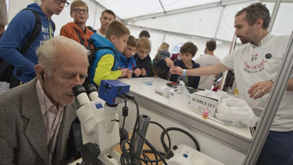 Celoeurópske podujatie Festival vedy - Noc výskumníkov 2015, sa uskutočnil 25. septembra 2015 v Bratislave. Vedecké inštitúcie už tradične verejnosti priblížili najzaujímavejšie výsledky a osobnosti zo slovenskej vedy. V Bratislave.