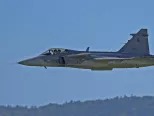 Na snímke stíhačka Saab JAS-39C Gripen počas druhého dňa 6. ročníka Medzinárodných leteckých dní SIAF 2016 na leteckej základni Sliač 28. augusta 2016.