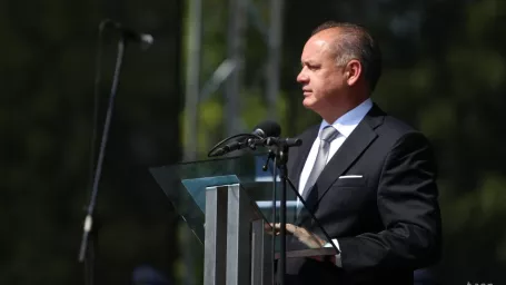 Na archívnej snímke prezident SR Andrej Kiska reční počas osláv 72. výročia Slovenského národného povstania (SNP) v areáli Múzea SNP v Banskej Bystrici 29. augusta 2016.