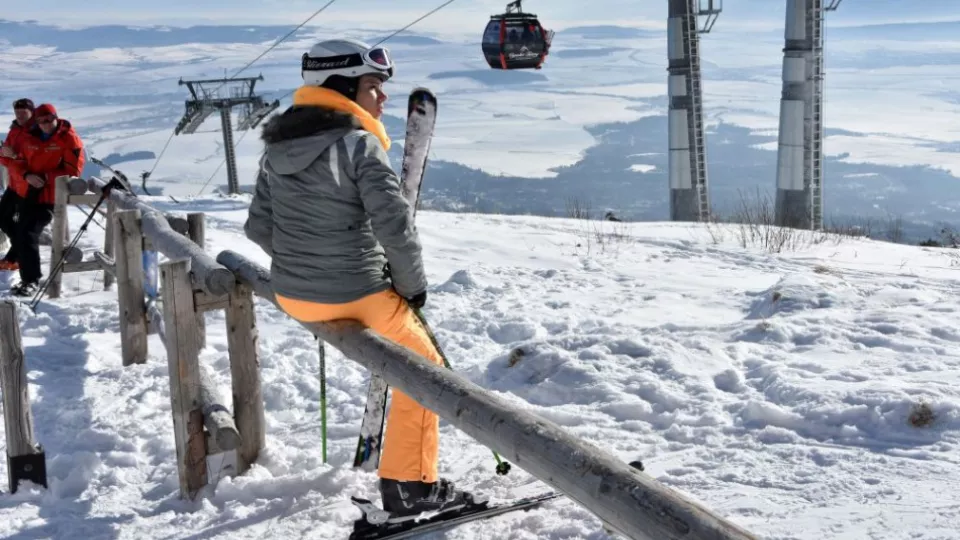 Na snímke pohľad na lanovku na Skalnatom plese.