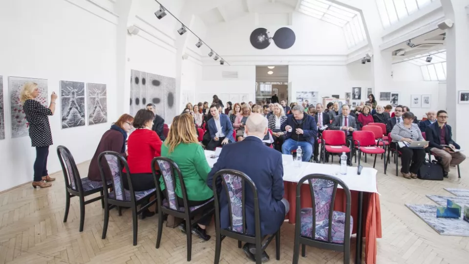 Na snímke účastníci počas konferencie Slovensko a kultúrna diverzita, ktorá sa venuje aktuálnym otázkam implementácie Dohovorov UNESCO. Konferencia sa konala pri príležitosti predsedníctva SR v Rade EÚ. V Bratislave 23. novembra 2016. 