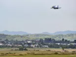 Na letisku Sliač sa v sobotu 31. augusta 2013 začali Medzinárodné letecké dni SIAF 2013. Počas dvojdňového podujatia sa vo vzduchu a na zemi predstaví stovka lietadiel a účastníci zo 16-tich krajín. Na snímke vystúpenie ruského stíhacieho lietadla Suchoj Su-27 Ukrajinských vzdušných síl. 