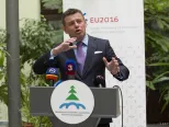 Na snímke minister životného prostredia SR László Sólymos počas tlačovej konferencie k projektom zameraných na odstraňovanie nelegálnych skládok a zvýšenia energetickej účinnosti verejných budov vrátane zatepľovania. V Bratislave 13. decembra 2016.