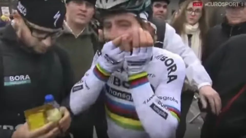 Peter Sagan a jeho gesto po víťazstve na pretekoch.