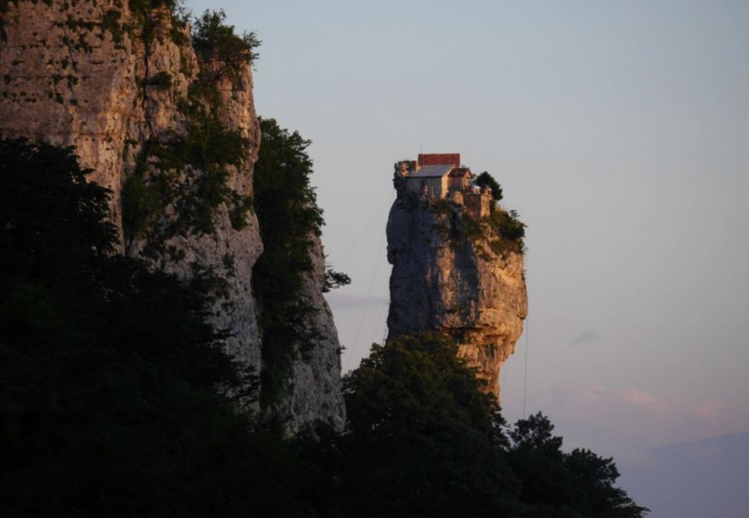 Грузия монастырь на скале